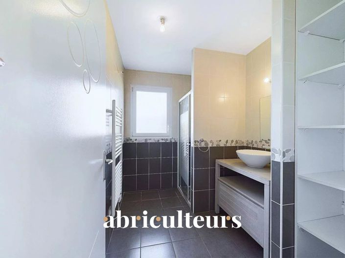 Image No.11-3 Bed House for sale