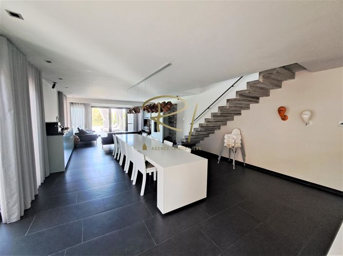 Image No.4-6 Bed House for sale