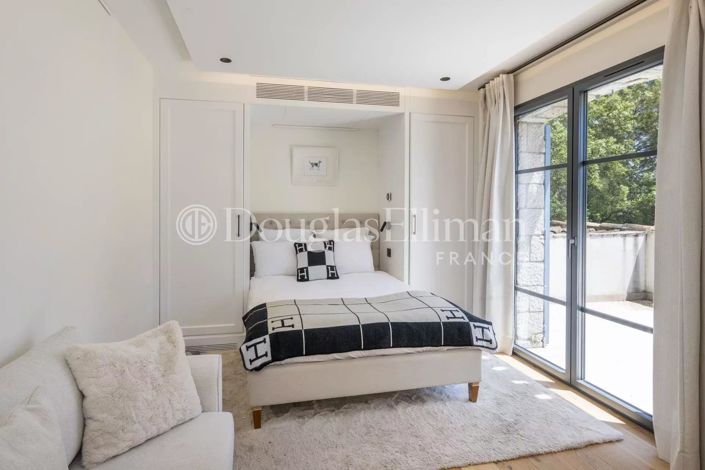 Image No.15-5 Bed House for sale