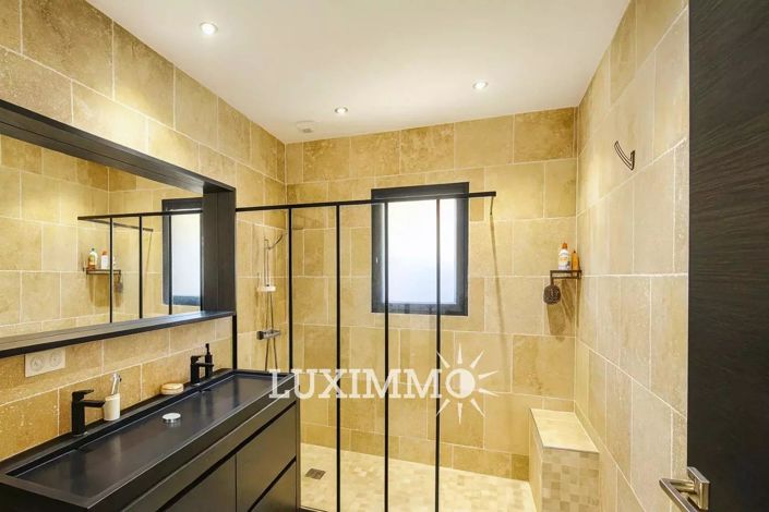 Image No.8-3 Bed House for sale