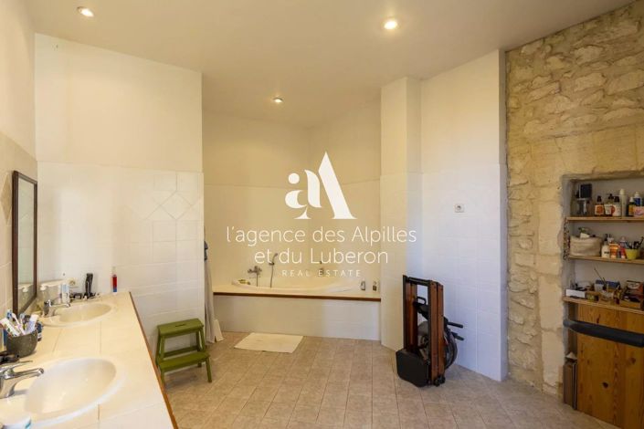 Image No.11-3 Bed House for sale