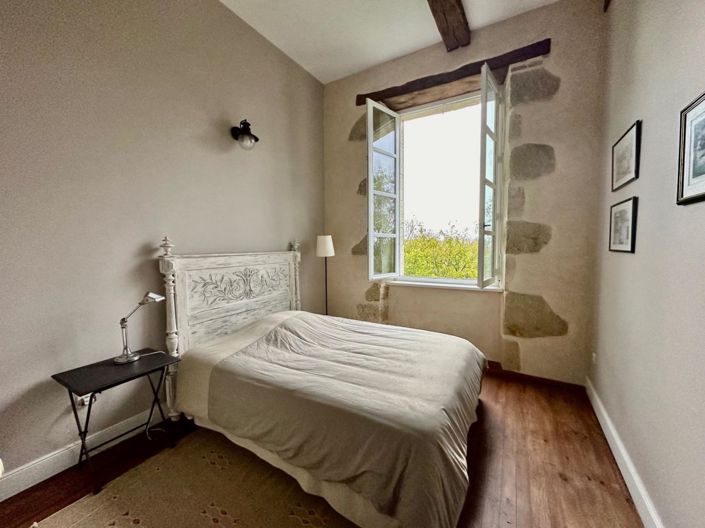 Image No.19-5 Bed Property for sale