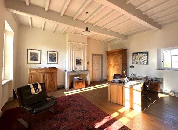 Image No.20-5 Bed Property for sale