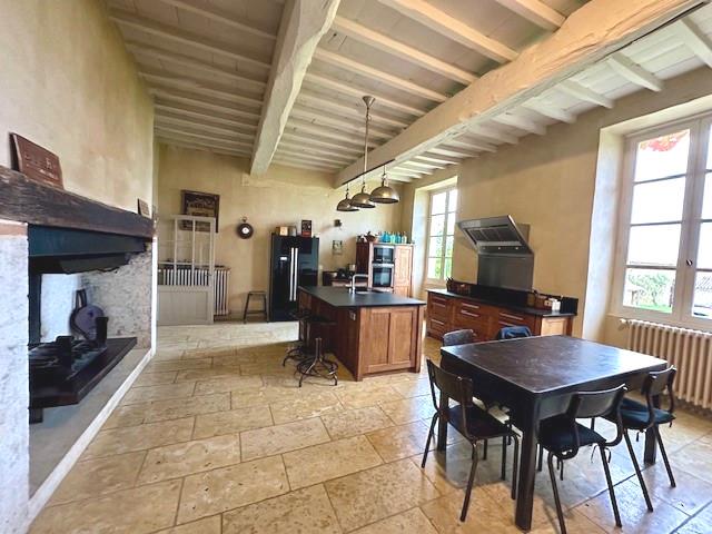 Image No.8-5 Bed Property for sale