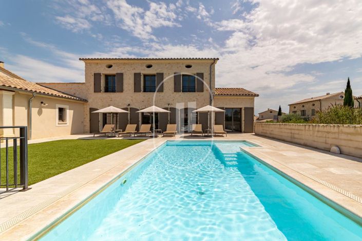 Image No.2-4 Bed House for sale