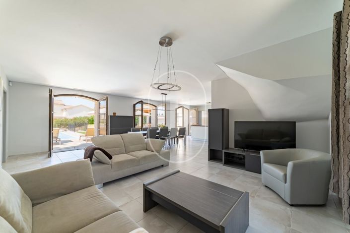 Image No.3-4 Bed House for sale