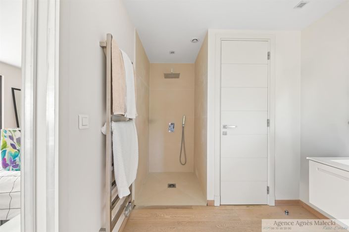 Image No.12-5 Bed House for sale