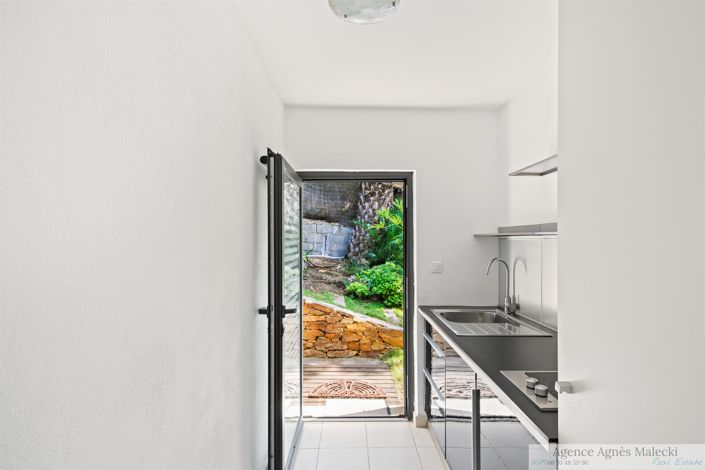 Image No.20-5 Bed House for sale