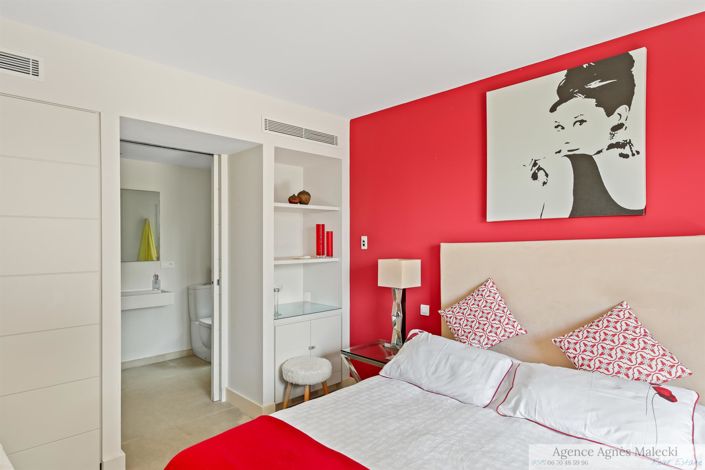 Image No.21-5 Bed House for sale