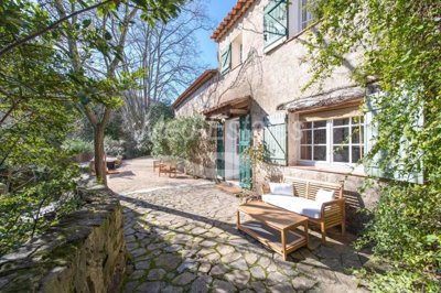 5 Bed House for sale