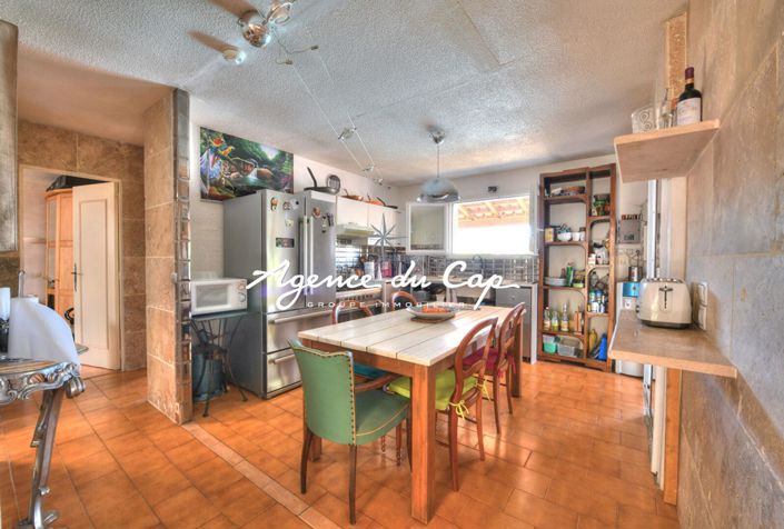 Image No.10-3 Bed House for sale