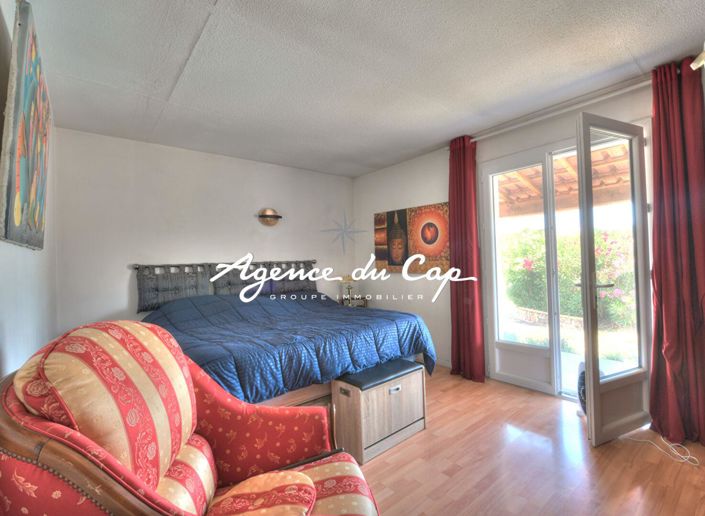 Image No.11-3 Bed House for sale