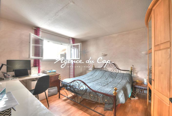 Image No.12-3 Bed House for sale