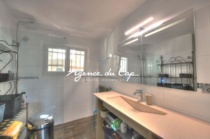 Image No.14-3 Bed House for sale