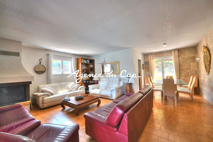 Image No.7-3 Bed House for sale