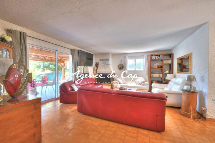 Image No.9-3 Bed House for sale