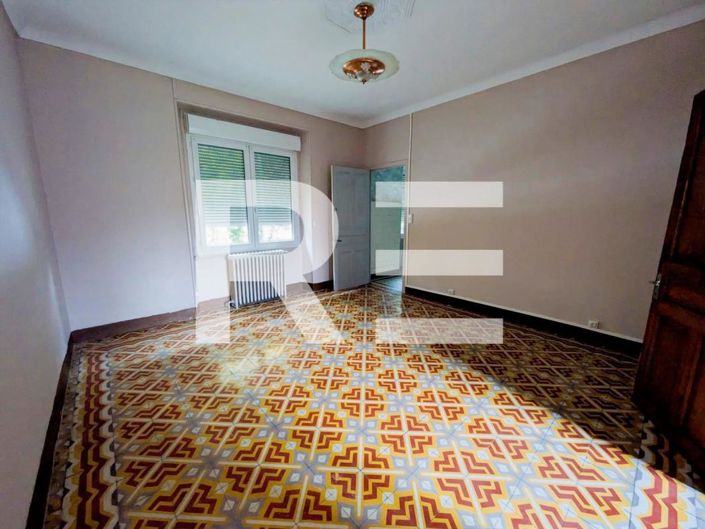 Image No.7-8 Bed House for sale