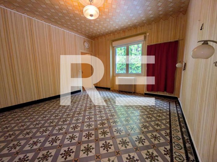 Image No.8-8 Bed House for sale