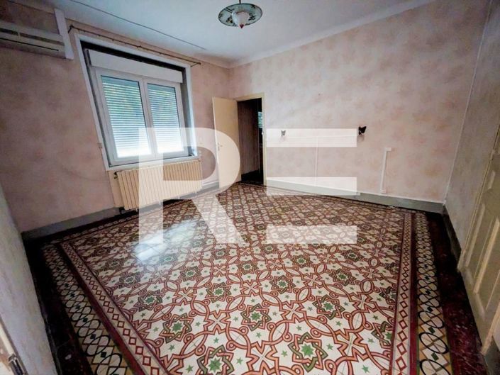 Image No.9-8 Bed House for sale