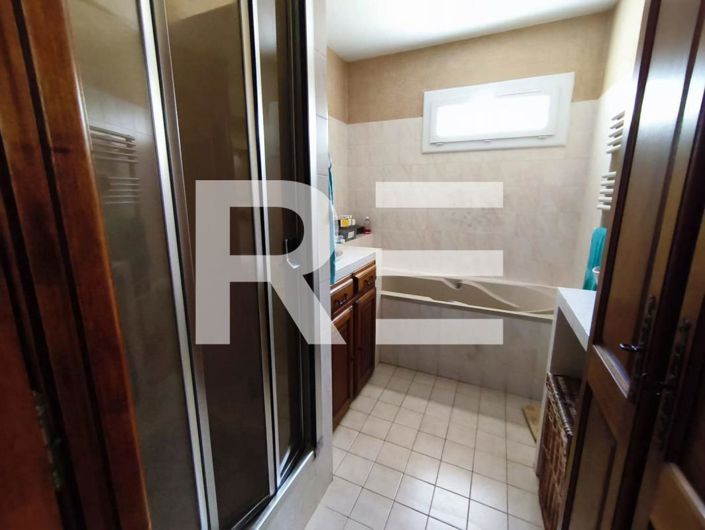 Image No.9-3 Bed House for sale