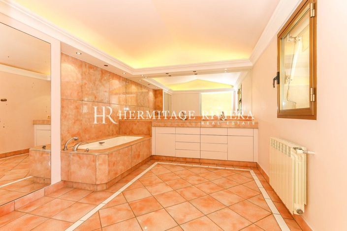 Image No.17-5 Bed House for sale