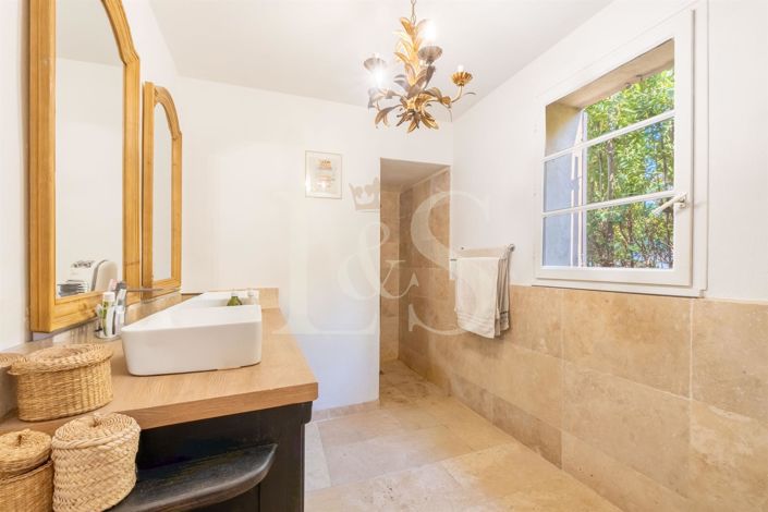 Image No.15-4 Bed House for sale