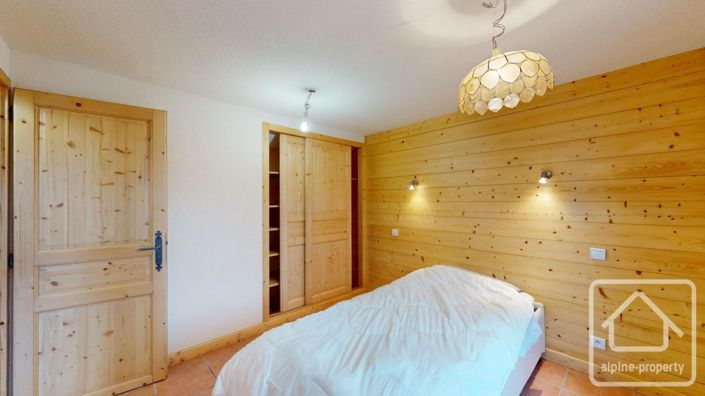 Image No.19-3 Bed Property for sale