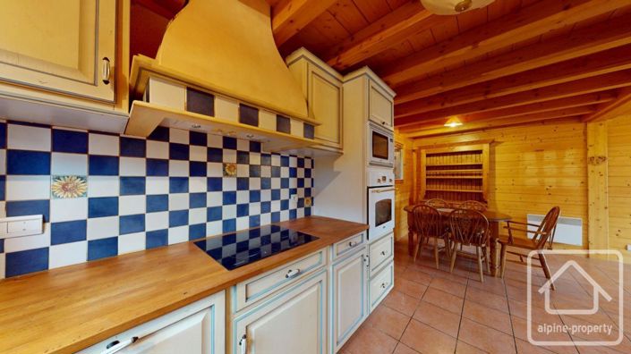 Image No.9-3 Bed Property for sale