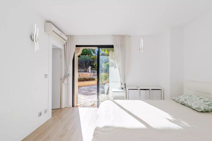 Image No.11-6 Bed House for sale