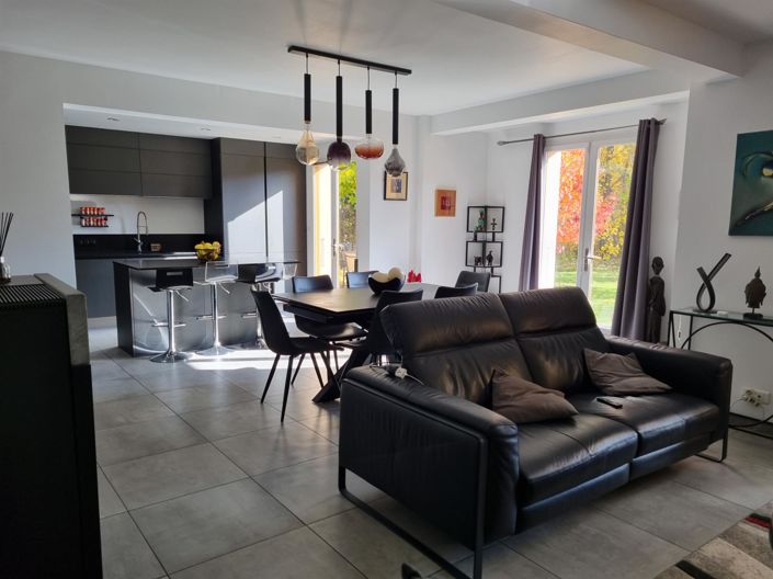 Image No.8-4 Bed House for sale