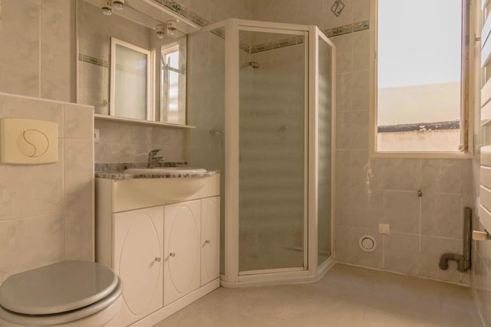 Image No.17-2 Bed House for sale