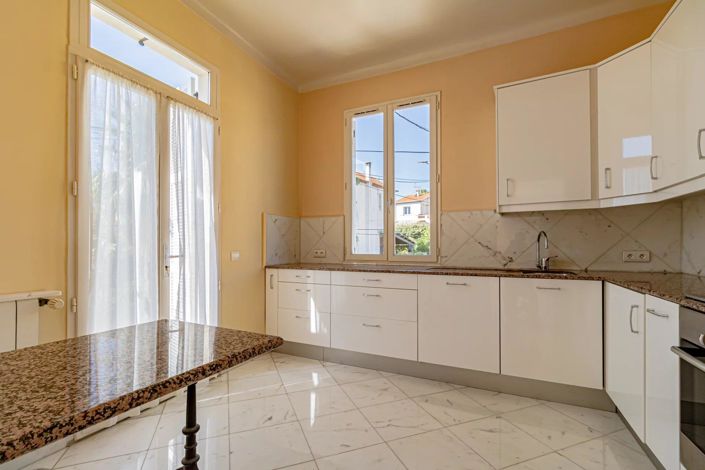 Image No.4-2 Bed House for sale