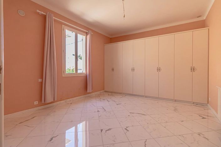 Image No.5-2 Bed House for sale