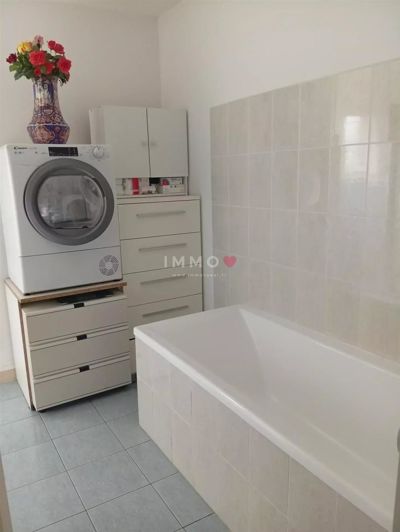 Image No.8-2 Bed House for sale