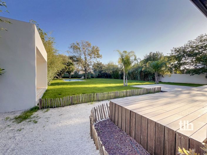 Image No.7-5 Bed Property for sale