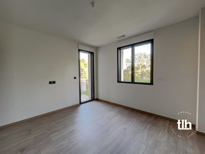 Image No.8-5 Bed Property for sale