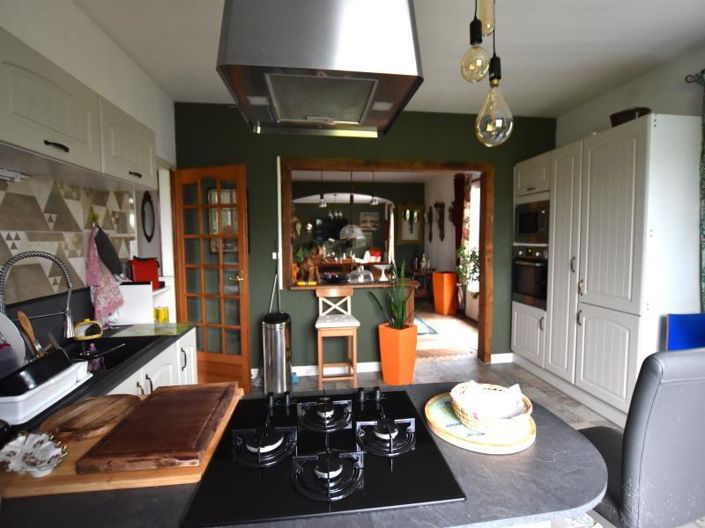 Image No.7-7 Bed House for sale