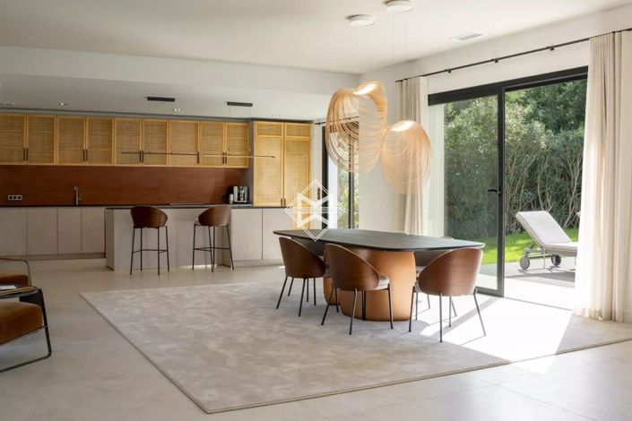 Image No.4-4 Bed House for sale