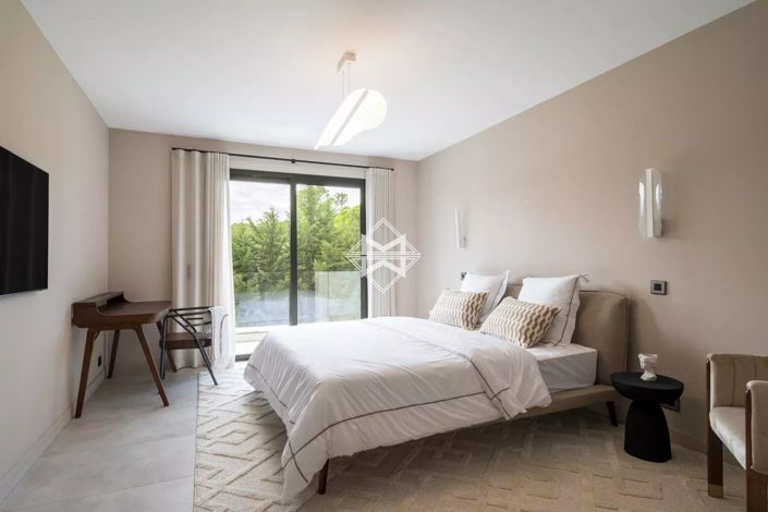 Image No.7-4 Bed House for sale