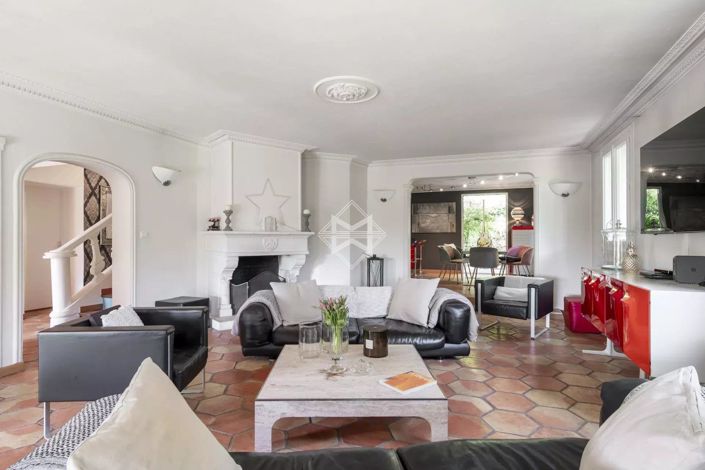 Image No.5-5 Bed House for sale