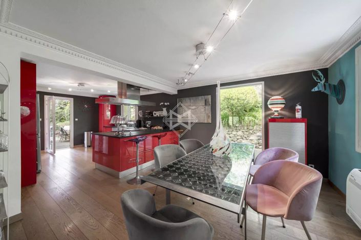 Image No.6-5 Bed House for sale