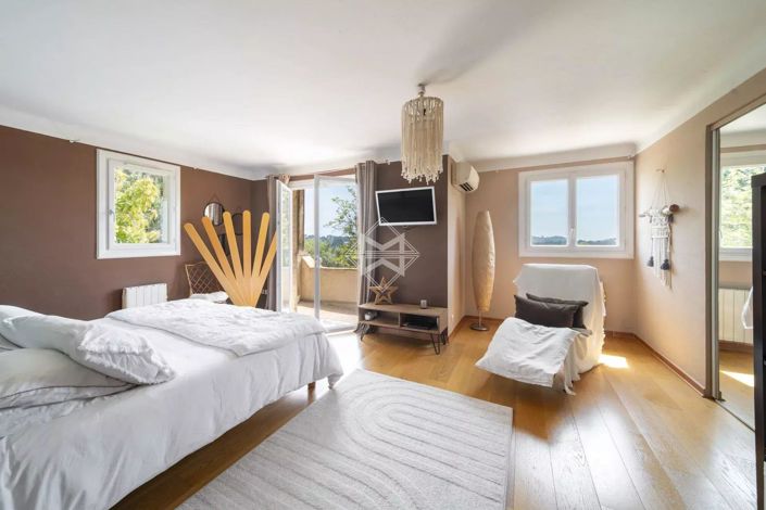 Image No.7-5 Bed House for sale