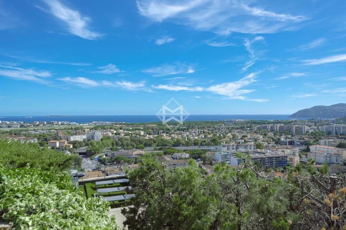 Image No.2-5 Bed House for sale