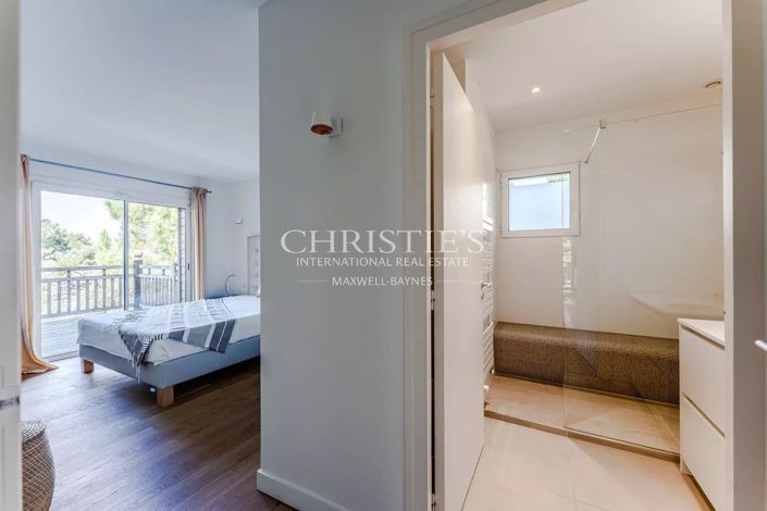 Image No.7-5 Bed House for sale