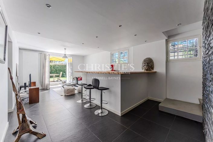 Image No.11-6 Bed House for sale