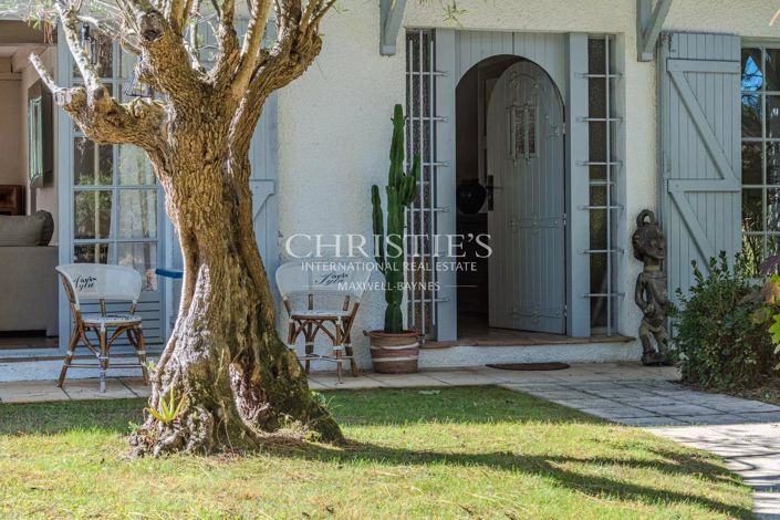 Image No.2-6 Bed House for sale