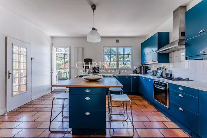 Image No.5-6 Bed House for sale