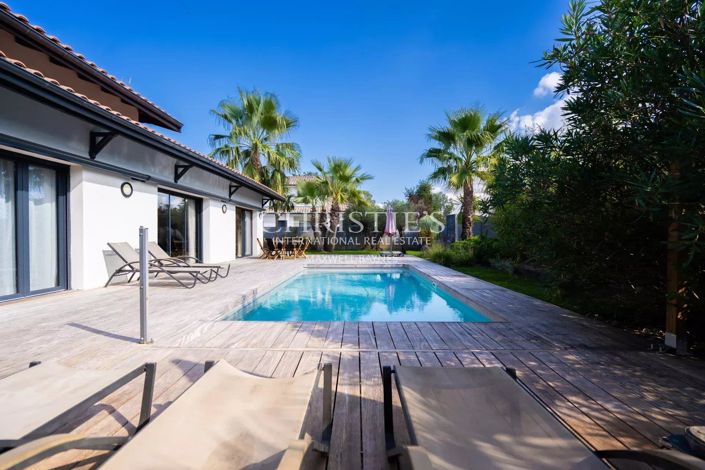 Image No.1-4 Bed House for sale