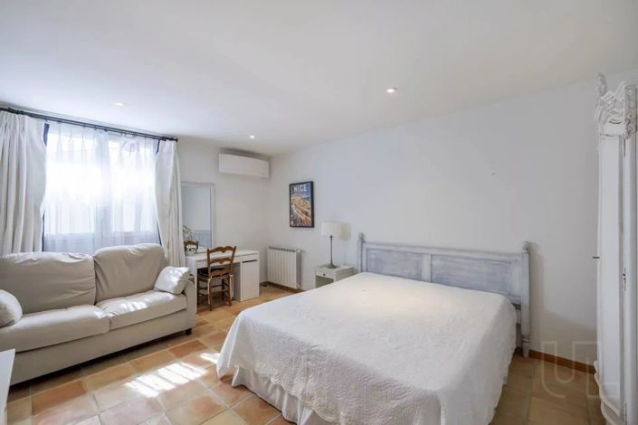 Image No.18-8 Bed House for sale