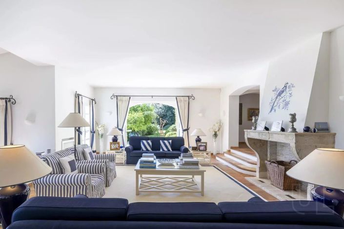 Image No.8-8 Bed House for sale